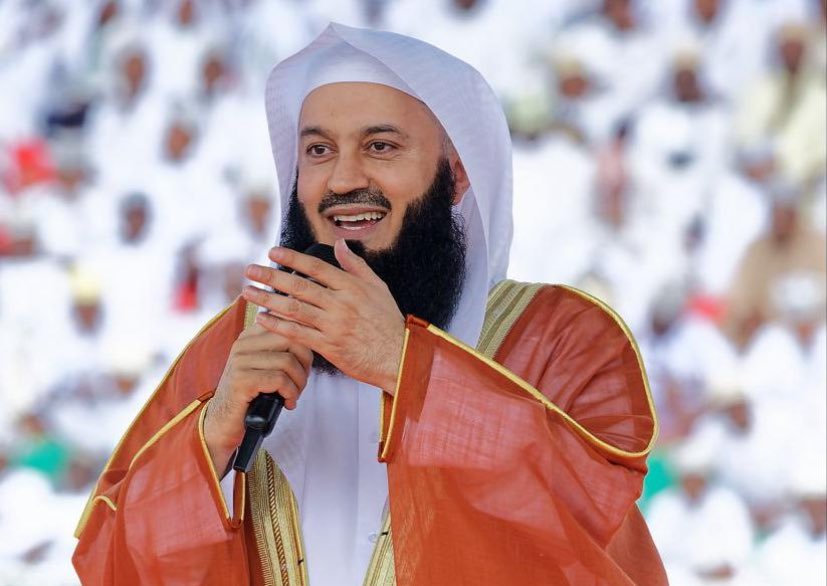 ayubu_madenge's tweet photo. Mufti Menk, Mwanazuoni wa Kiislamu ambaye ni raia wa Zimbabwe ila mwenye wazazi ambao asili yao ni India, yupo ramsi Zanzibar. Jana amefanya Kongamano na akaujaza uwanja wa Amani. Pia kwenye Kongamano hilo, Mufti Menk amepasifia Zanzibar na akasema ni eneo zuri sana hapa duniani. https://t.co/aVz4G9tG88