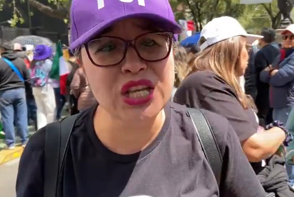 FerCuevasMur's tweet photo. Una jueza de distrito llorando por que lleva veinte años de carrera judicial no se compara con los miles de presos llorando por que desde hace veinte años no tienen sentencia. https://t.co/VIWfB8RRfa