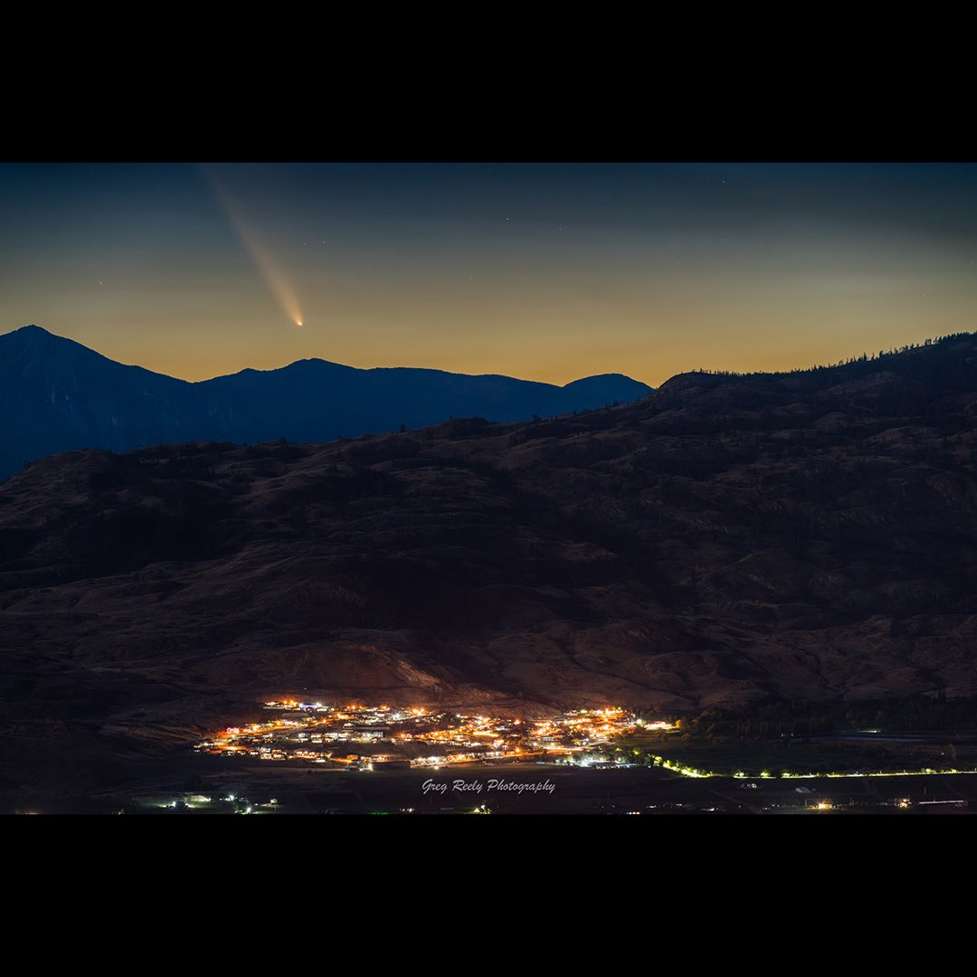 Greg_in_Osoyoos's tweet image. Comet C/2023 A3 Tsuchinshan-ATLAS made its closest pass to earth today, only 70,000km away.  A once-in-80,000-years event !   October 12, 2024.  #astro #stars #comet #nightsky #TsuchinshanATLAS #okanagan #BC # Canada #fall #autumn #sunset