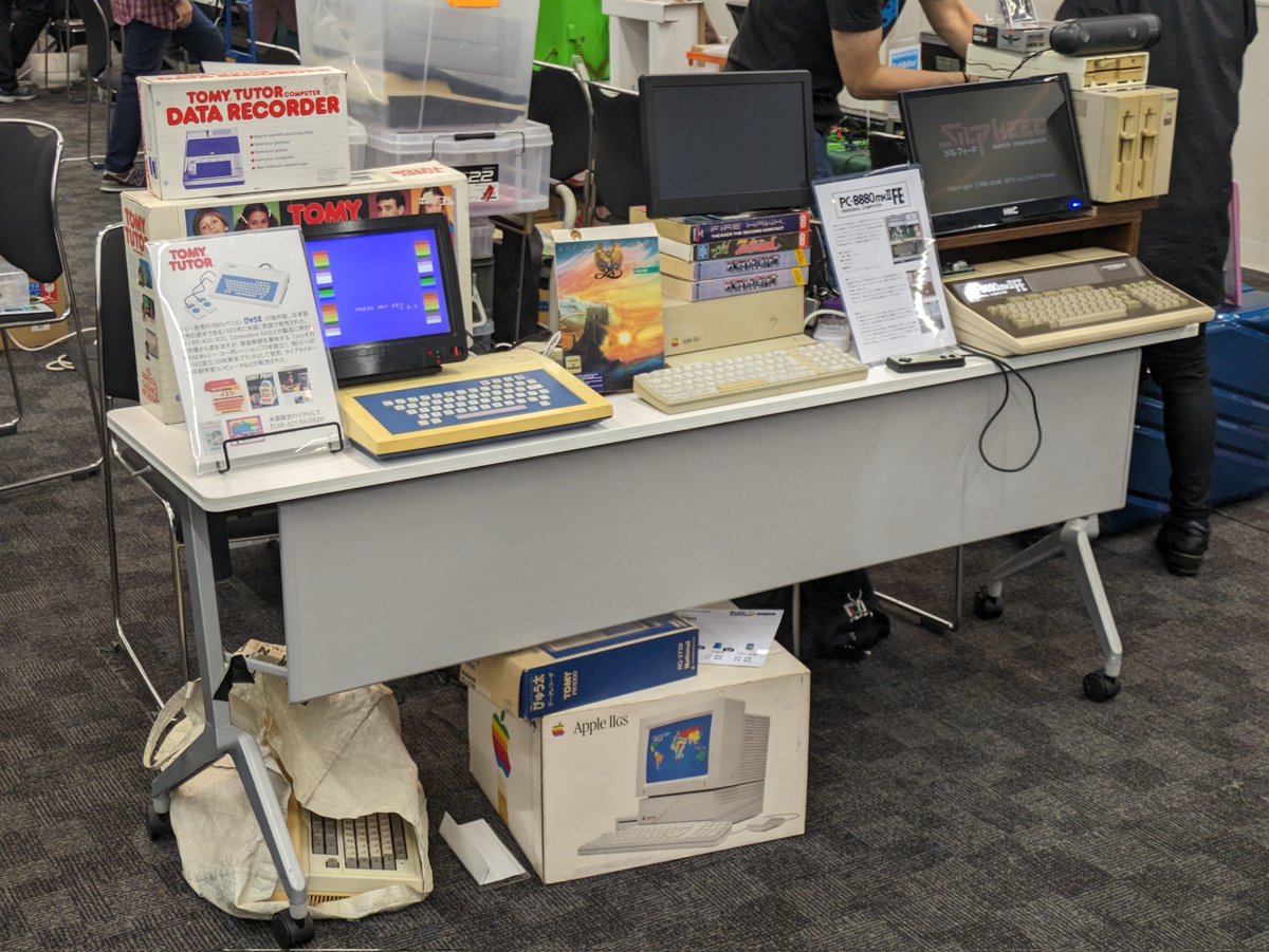 gorry5's tweet image. #MI68 #RetroPC RetroPC Foundation 展示開始しました。TOMYの「ぴゅう太」の海外版「TUTOR」、FDDトラブルで静態展示となったAppleⅡGS、そして当方の80mkⅡ+88FEニコイチPC  #PC8880mk2FE が展示されております