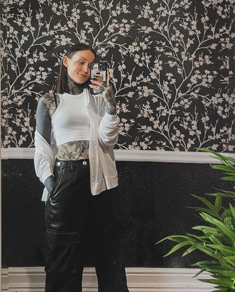 InkedDecay's tweet photo. Day 2: #StrangeAndUnusual
A more practical outfit? https://t.co/RJW6bB8kzn