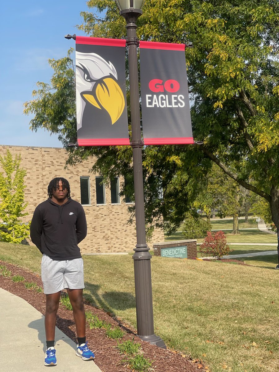 PrenticeSmith23's tweet image. Had an amazing experience at the @BenUFootball gameday visit! Thank you @CoachSchradesBU, @CoachPonx, @CoachLandoBenU and the rest of the Benedictine staff,for letting me experience what Benedictine has to offer! @PSHScougarFB @PSHS_Athletics @DeepDishFB @AllenTrieu @OJW_Scouting