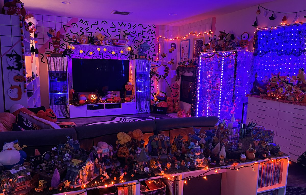 my home has now reached MAXIMUM SPOOKY VIBES🎃