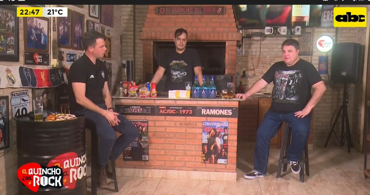 GadytaB's tweet photo. El muchacho del medio es mi amigo @alecaceres_02 .
Que buena nota están metiendo @Fedearias77
#QDR
Y sigo sosteniendo @area69music fue lo mejor del reci https://t.co/Ds1C55mhBt