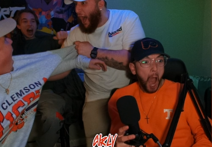 TheCurlyF3lla's tweet image. A story in 4 parts