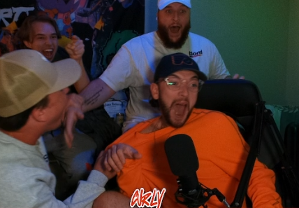 TheCurlyF3lla's tweet image. A story in 4 parts