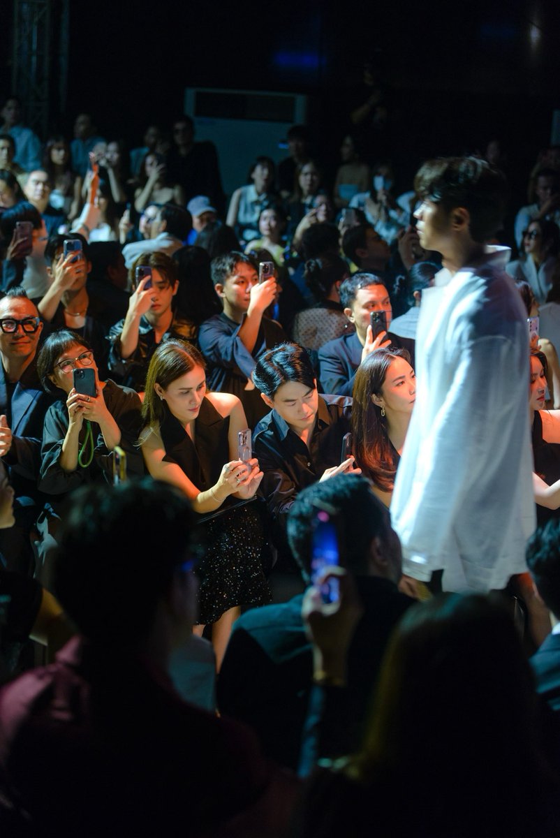 VVON SUGUNNASIL Spring/Summer Collection 2025 on 11 Oct 2024 ♥️
@vvonsugunnasil_official 
#VVONSUGUNNASIL 
#VVON 
#ELLEFashionWeek2024 
#ellefasionweek2024
#EFW2024
#efw24aticonsiam 
#seeyouatthetent