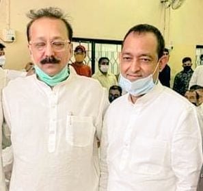 बाबा भाई मुंबई और महाराष्ट्र की सियासत की बड़ी शख़्सियत थे। वो हम सब से दूर चले गए यक़ीन करना मुश्किल है। जिस तरह से उन पर हमला हुआ वो मुंबई में बढ़ते अपराध का संकेत है, इसके पीछे की जो ताक़तें हैं वो फ़ौरन बेनक़ाब होनी चाहिए।

उनके जाने की कमी को कोई पूरा नहीं कर सकता। ख़ुदा ने