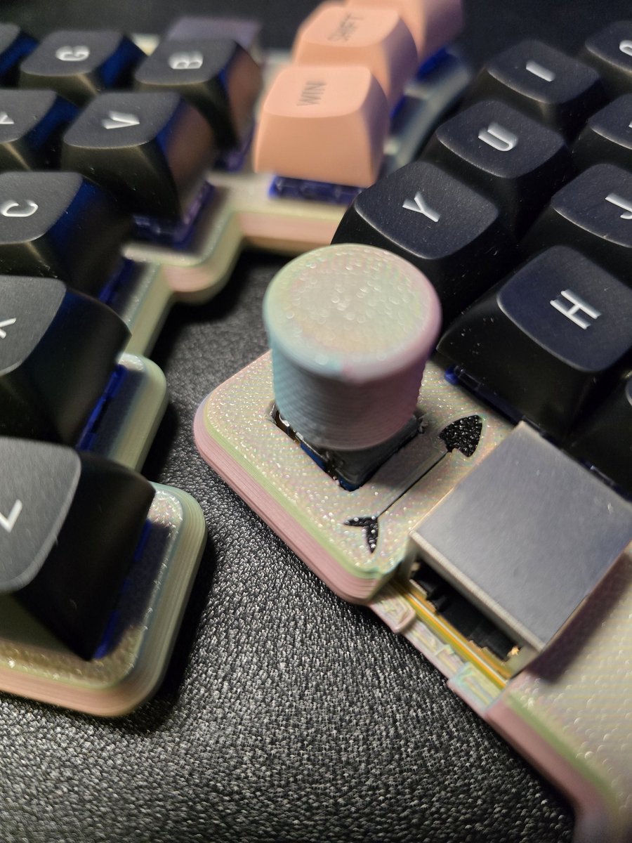 Coming in hot with our first teaser - we'll be debuting out first split, custom keeb at AF. The case is custom printed, 1 of 1, with a sardine buddy to keep you company. Will be available for $169, come try it at the Bodega! <a href="/BoredApeYC/">Bored Ape Yacht Club 🍌</a>