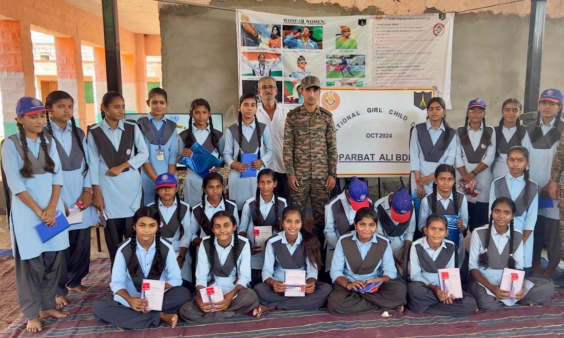 KonarkCorps's tweet photo. #InternationalDayoftheGirl2024
Day was celebrated by #GoldenKatarDivision with girls of Govt school #Gadra, a border village in #Barmer. Event included an informative lecture on Govt initiatives for girls & a painting competition that drew healthy participation.
@IaSouthern https://t.co/iaGMBIilWL