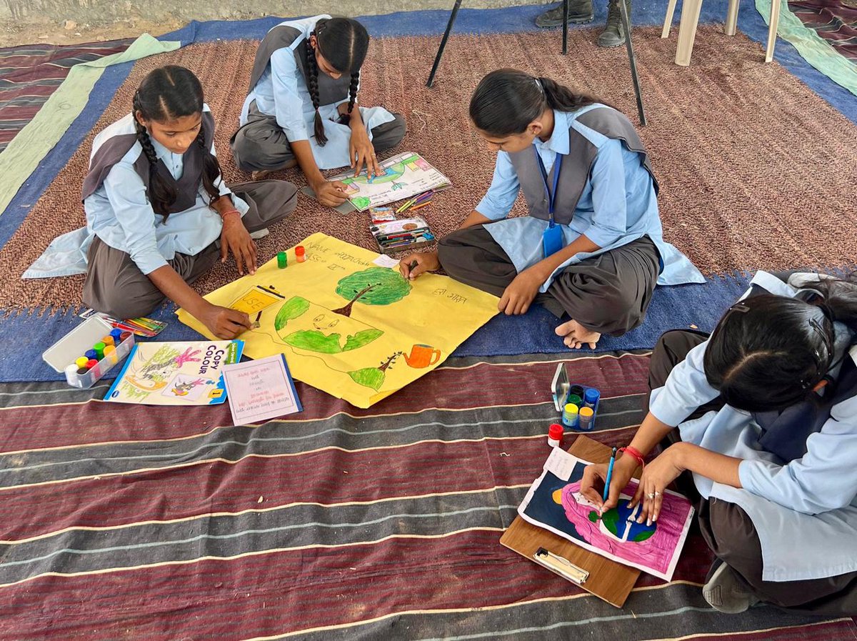 KonarkCorps's tweet photo. #InternationalDayoftheGirl2024
Day was celebrated by #GoldenKatarDivision with girls of Govt school #Gadra, a border village in #Barmer. Event included an informative lecture on Govt initiatives for girls & a painting competition that drew healthy participation.
@IaSouthern https://t.co/iaGMBIilWL