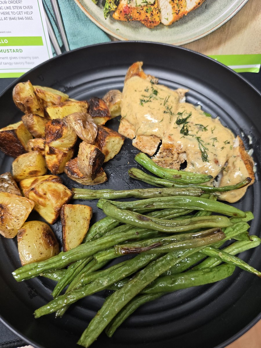 FeliciaCur49561's tweet photo. Do not come knocking when I'm indulging in my @HelloFresh Chicken Cutlet Dill Dijon, because I'm not answering. Tasty. https://t.co/SXzUSGJ2a8