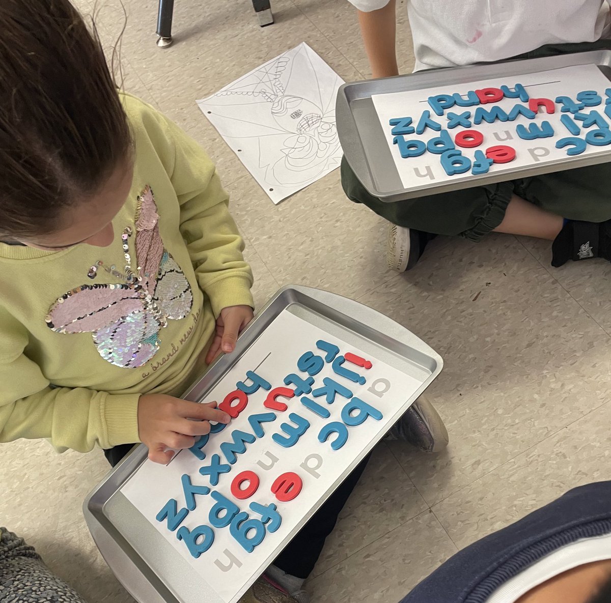 MsGoldbergEDU's tweet photo. Working with magnetic letters. @UFLiteracy https://t.co/Boe3AsK1Cp