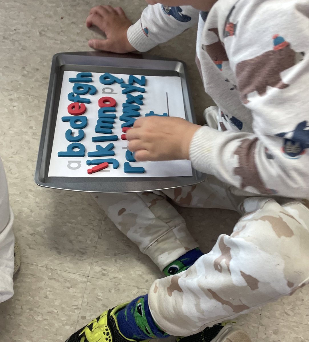 MsGoldbergEDU's tweet photo. Working with magnetic letters. @UFLiteracy https://t.co/Boe3AsK1Cp