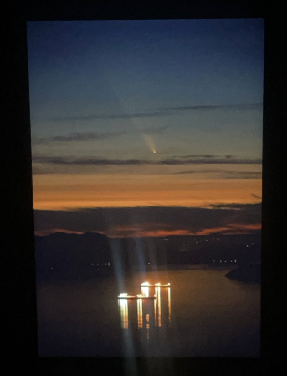 Wow! Comet  C/2023 A3  Over the San Juan Islands just moments ago! 😮 #wawx #pnw #C2023A3  <a href="/MimiRitZ244/">Amie Wheeler</a> 📸