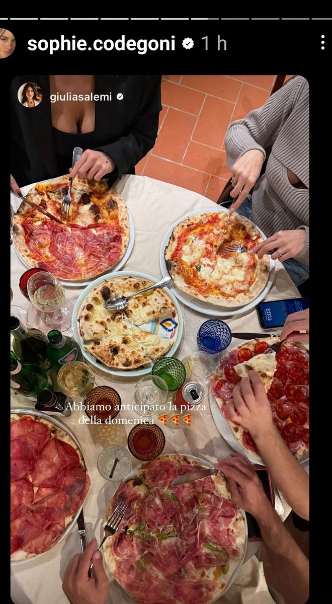 maxinedincecco's tweet photo. Un sabato sera con gli amici bowling, pizza e musica 🩷  #sophiecodegoni #basciagoni https://t.co/HwmsQgqpFg
