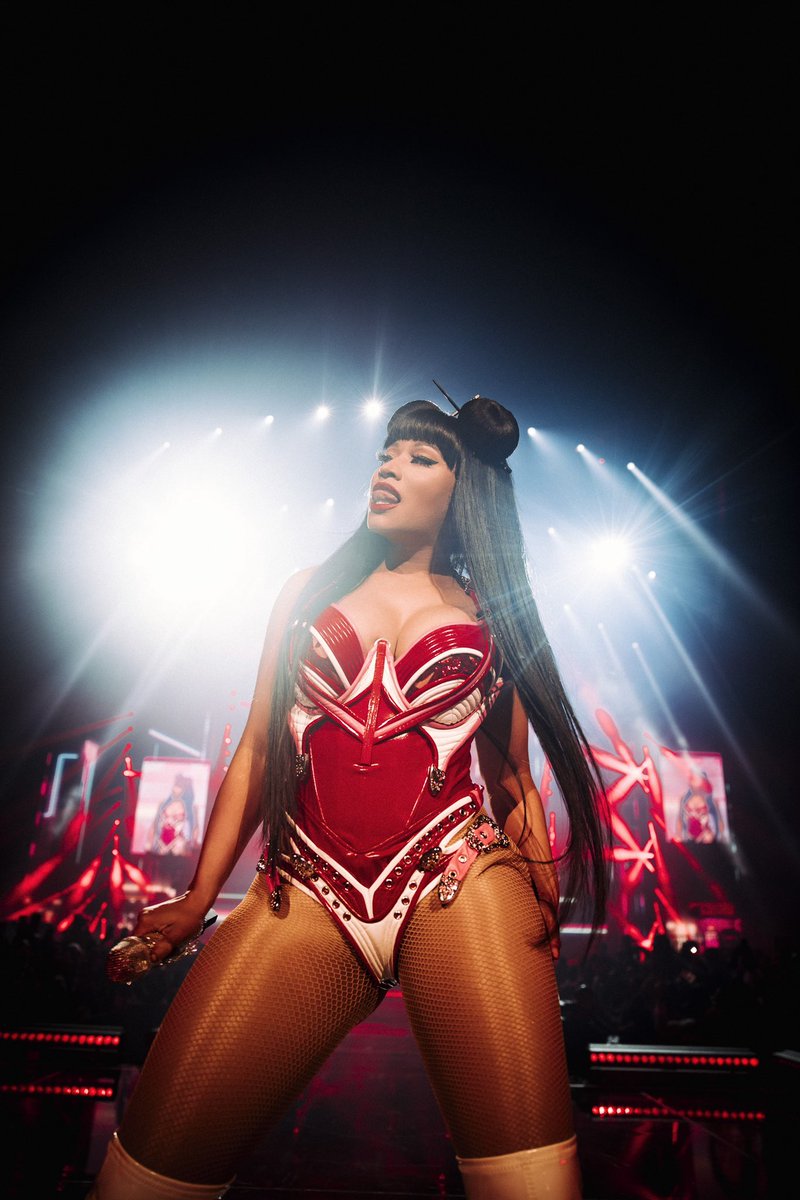 NICKIMINAJ's tweet photo. https://t.co/j0UZWV01mM