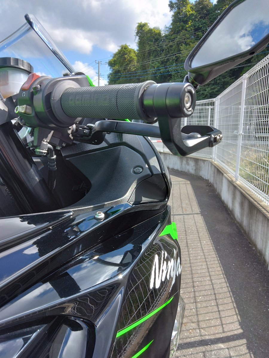 N400Tk's tweet photo. ★整備記録
1年点検
プラグ交換
グリップ交換 domino A450 レーシング
レバーガード取付 TRICK STAR
ODO:23590km
#Kawasaki #Ninja400 #zx6r #リターンライダー #バイクメンテ https://t.co/0nR3Pj2yiI