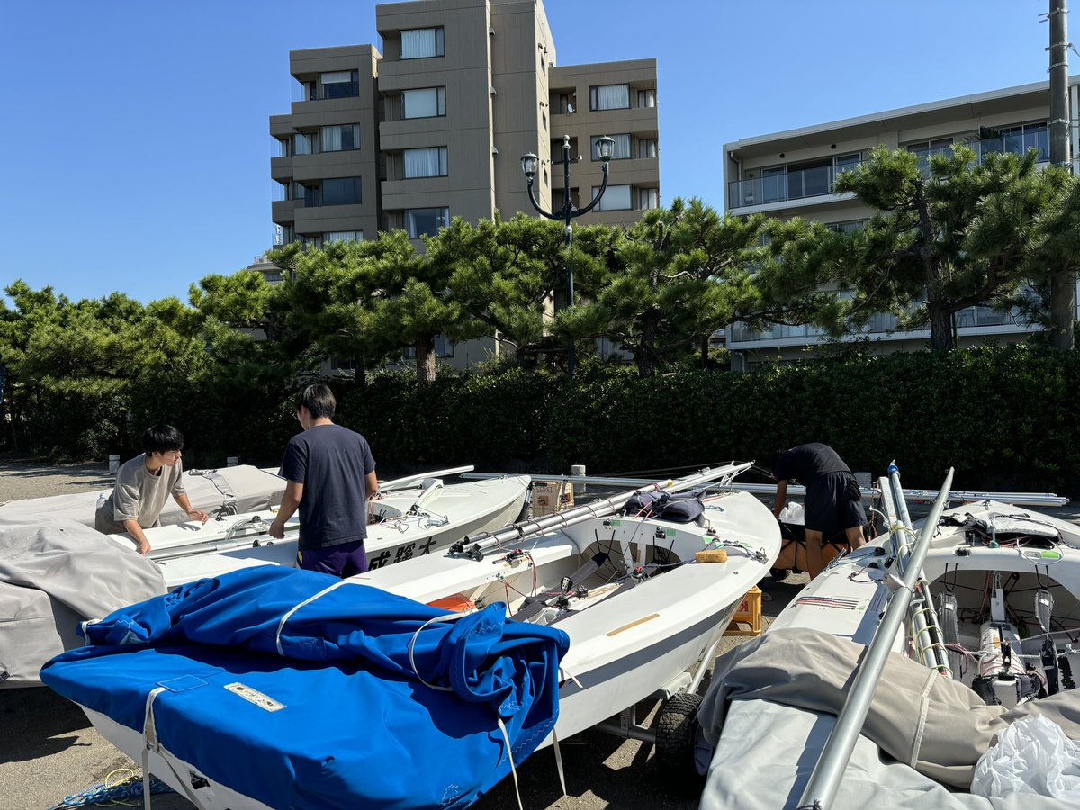 sk_sailing's tweet photo. 今週は来週あたりに行う引越しに際してヨットの解体！

天気が良いから10月なのに暑い🥵

#givingcampaign2024 
#GivingCampaign 
#ヨット https://t.co/ju39B8kP7a