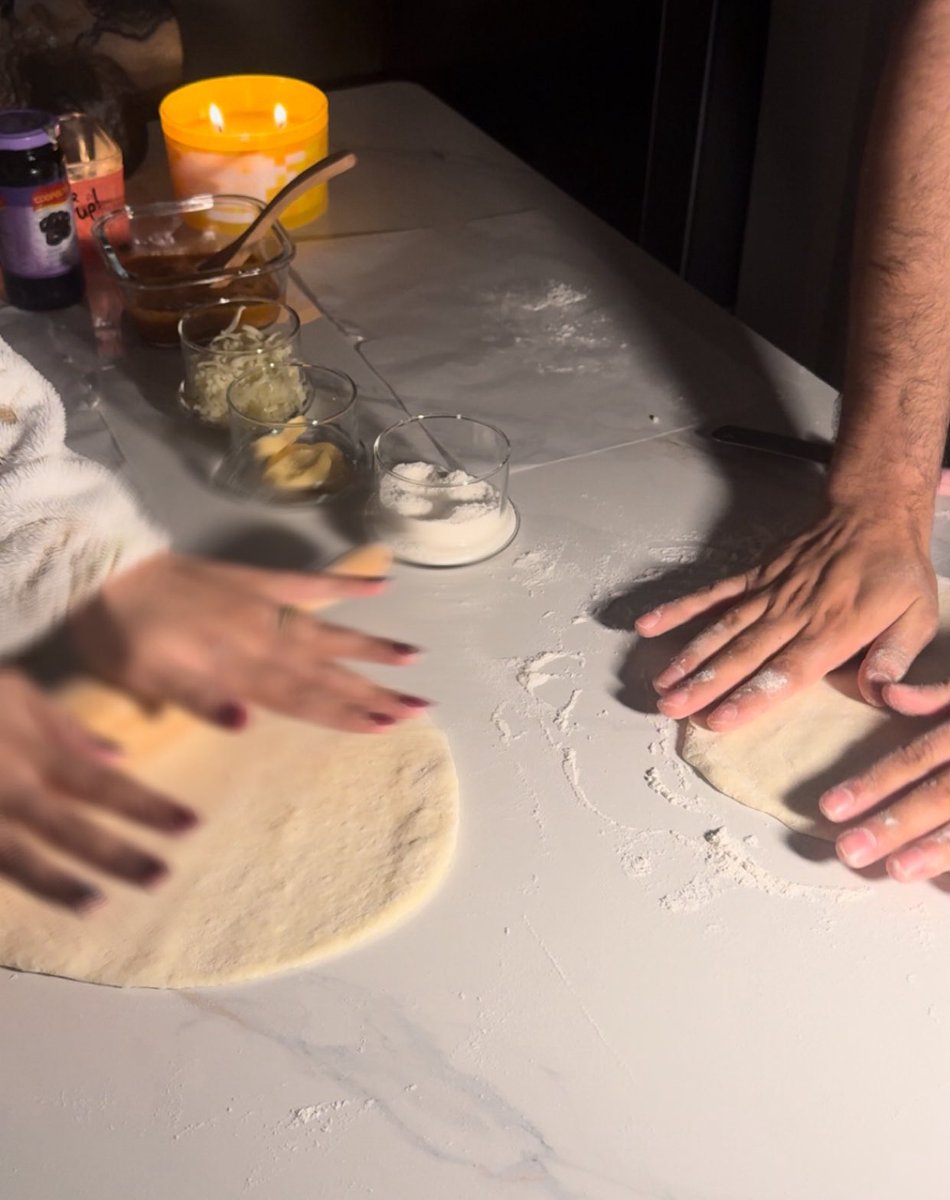 Bubblesr10's tweet photo. My first time making pizza 🍕 https://t.co/SsaslXk4te