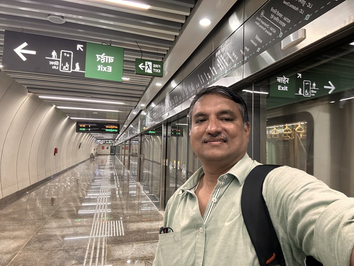 sidkuks's tweet photo. Enjoying the faster connectivity at #Mumbai by #WorlsClass #AquaLine #Metro inaugurated by @narendramodi earlier this month.
Thank you @BJP4Maharashtra Govt led by @Dev_Fadnavis for visionary infra for our beloved आमची मुंबई!! https://t.co/TsCnXfAYkh