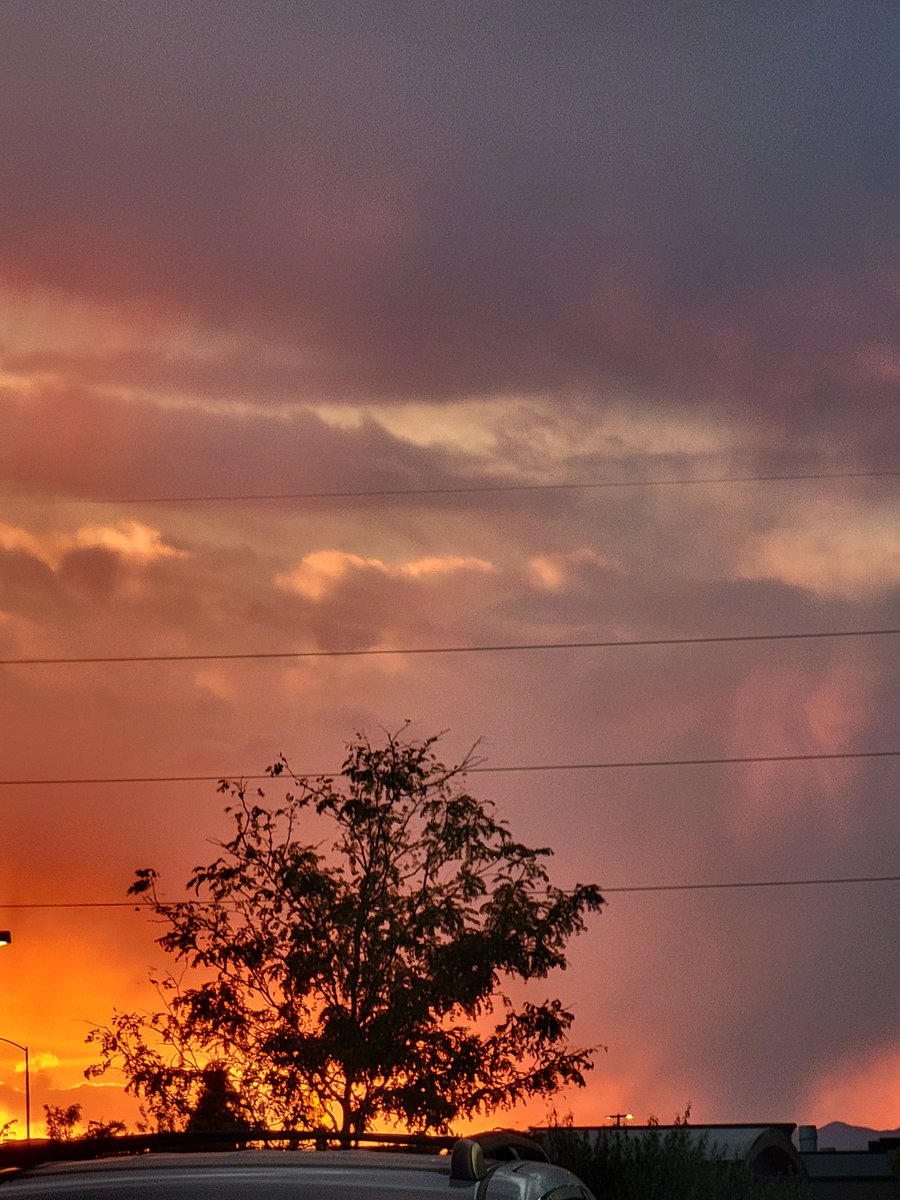 CINDERK13's tweet photo. @9NEWS  Sunset from Thornto Colorado https://t.co/tjhTDWabf6