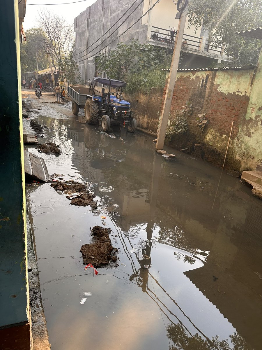 PRINCEBHAT64231's tweet image. @RoadAuthorityNP Urgent action needed for road construction in Sector 143, Noida near Ghari village. Better roads mean smoother commutes and improved safety. Let&apos;s prioritize infrastructure development for a better tomorrow! 🚧👷‍♂️ #NoidaDevelopment #RoadImprovement&quot;