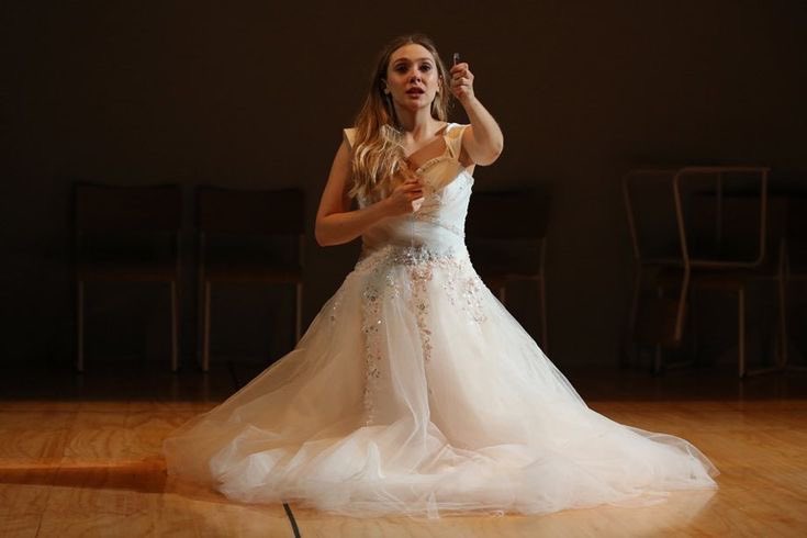 Elizabeth Olsen doing theatre. A thread 🧵🎭!!