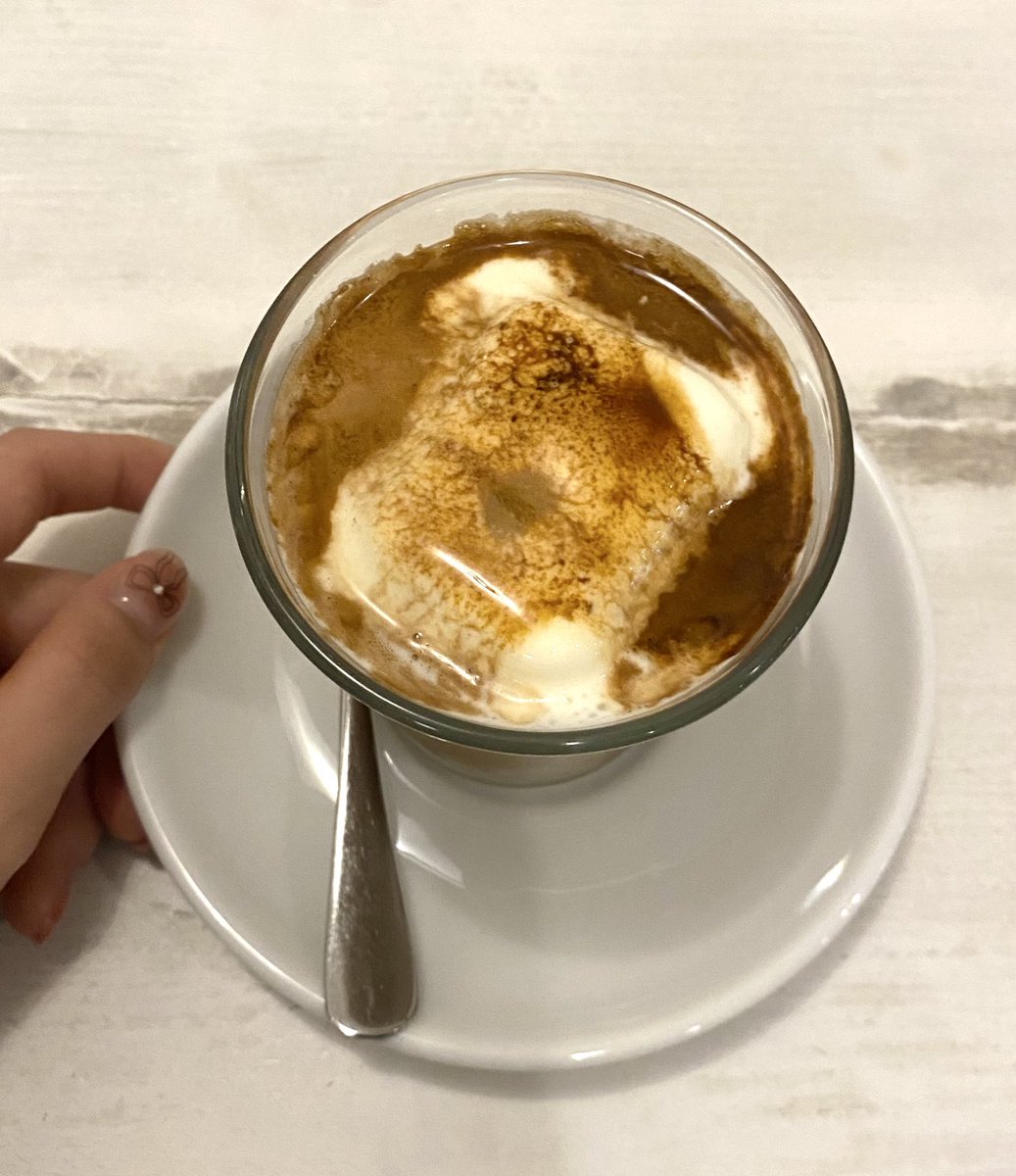 스터디룸에서 공부하려고 매일 외출하다보면
매일매일 예쁜 카페에서 라테를 마실 수 있다 .ᐟ.ᐟ