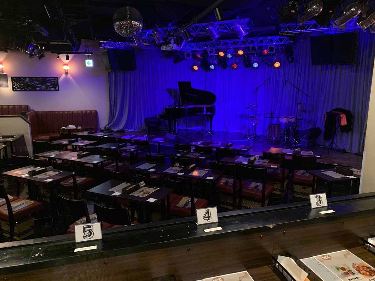 bakoperc's tweet photo. 今日は梅田のE.S.Arrowで「高汐巴ソロライブ in Osaka」2回公演頑張らなくては。ここは20代の頃にずっとお世話になってた場所。懐かしい。
#ESArrow
#高汐巴
#中村力
#小林俊介
#パーカッション https://t.co/jJGcYbqpps