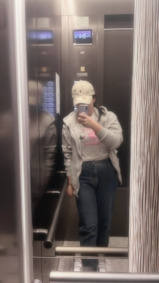 요렇게 입고 까만 FILA 백팩 맨 닝겐이 보이시면 말걸어서 포카랑 맛난거 받아가세효,,