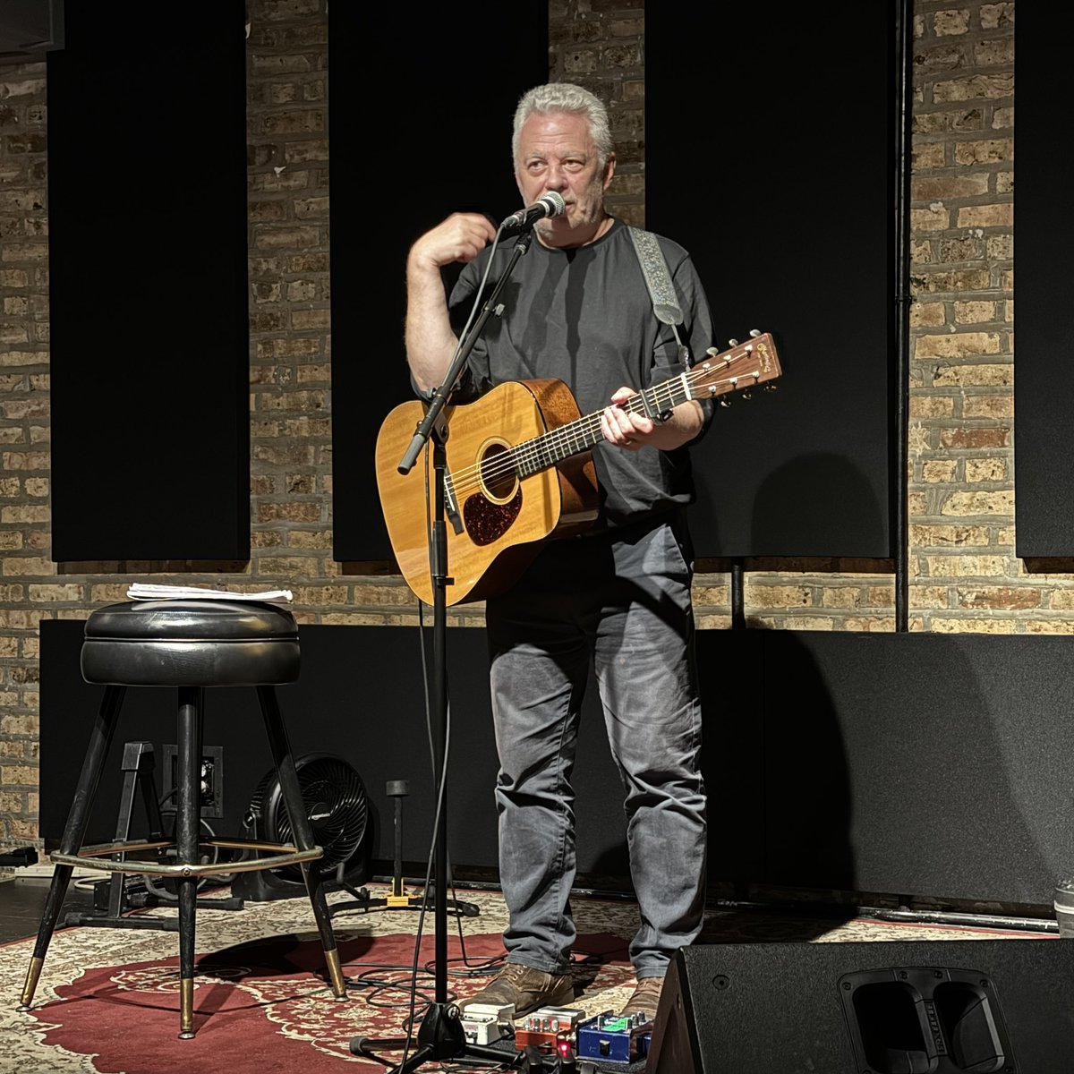 JohnWann's tweet photo. What a beautiful show tonight from John Douglas  (@jrdouglasesq) at Gman Tavern in Chicago. The Trashcan Sinatras (@TheTrashcans) are one of my favorite bands of all time, and John’s solo set was powerful, sublime, and lovely. https://t.co/BZIpA2HDRu