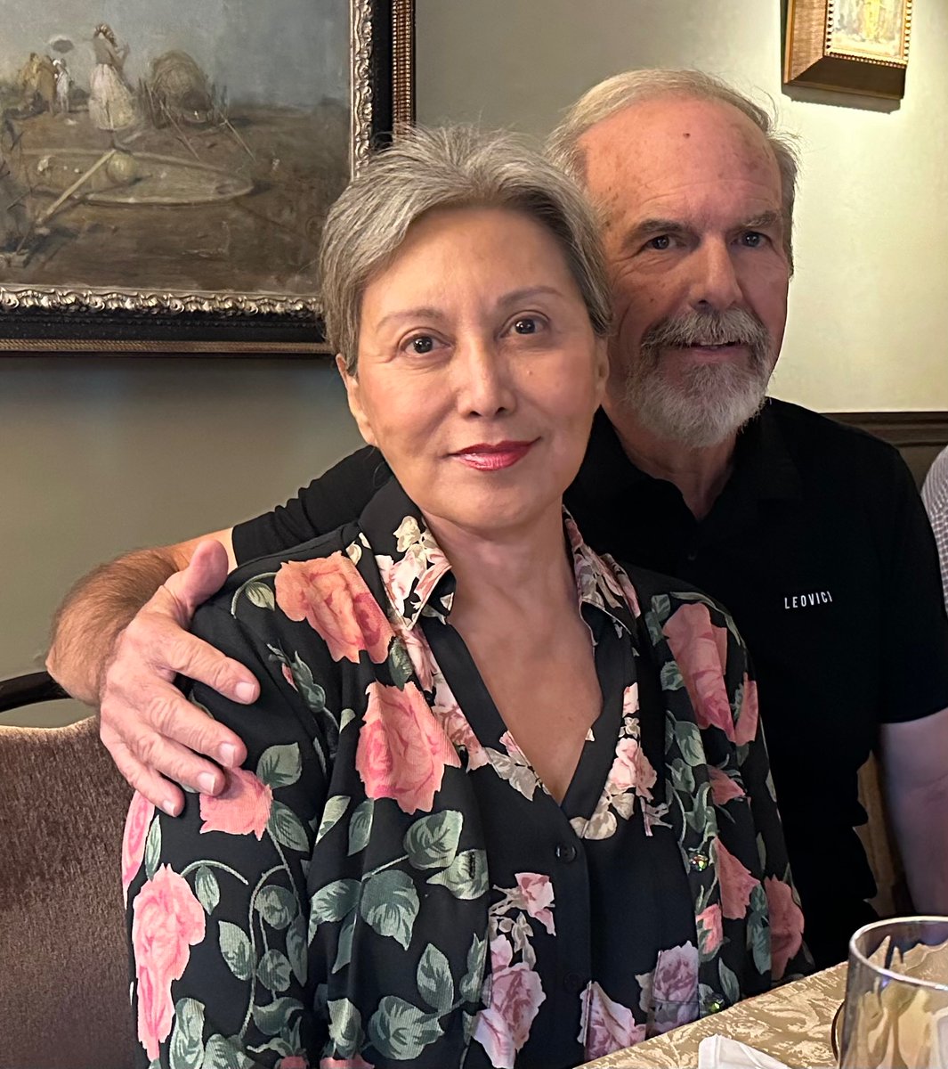allenbacon's tweet photo. Marta and I had a great time attending a 4 Day art workshop at the #LosAngeles home of #fineartist Regina Lyubovnaya @RLyubovnayaArt
The workshop was limited to 6 #artists from all over the US
Regina treated us to a traditional Russian dinner &amp; lecture on  #RussianArtHistory https://t.co/Kne6HvFFsJ