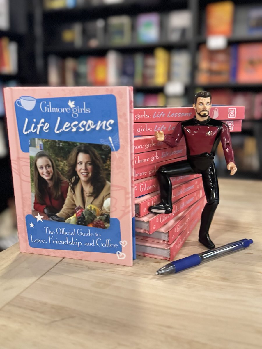 floobish's tweet photo. I signed books today!
(And OF COURSE I brought #LittleRiker).
#GilmoreGirls https://t.co/cGEmIdu8Ol