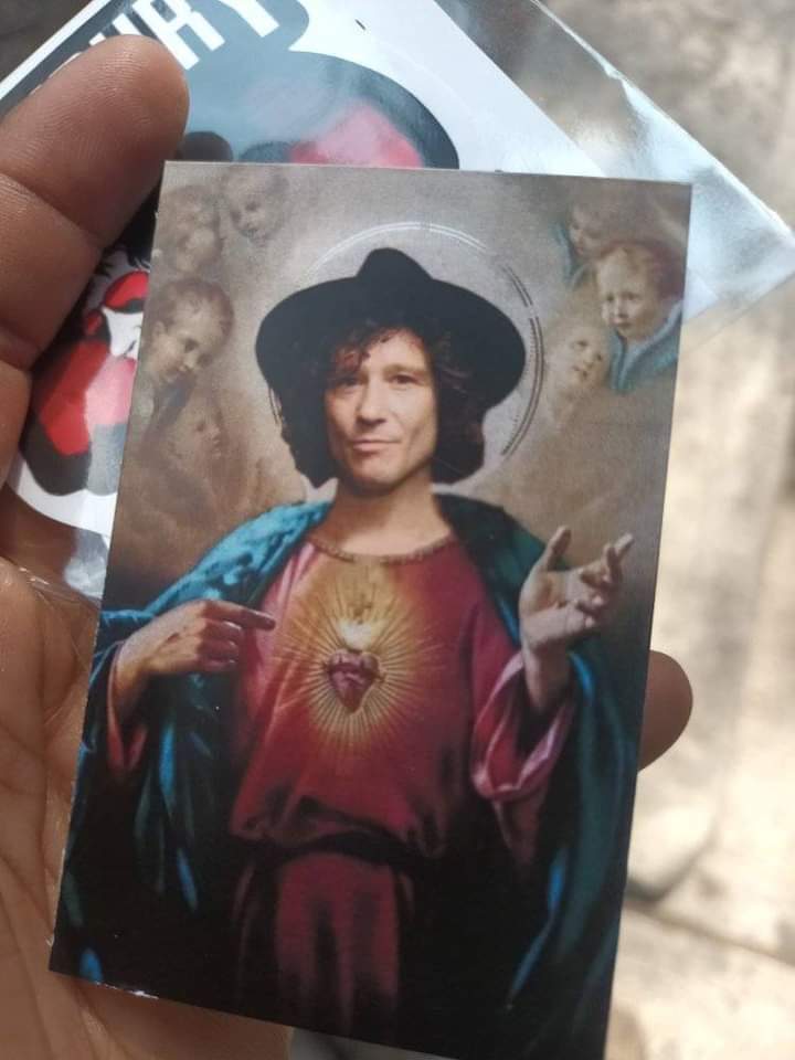 Te acabas de encontrar con Bunbury de la abundancia, no lo ignores y tendrás boletos para asistir a su concierto.
<a href="/bunburyoficial/">Enrique Bunbury</a>