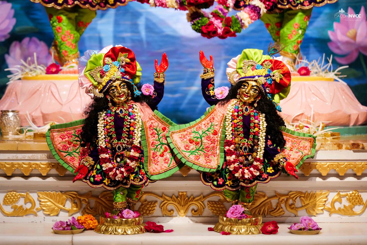 ISKCONPune's tweet photo. 🙏🏽Today's Darshan 📿 🗓13-10-2024🙏
🌷Sri Sri Gaur Nitai🌷
🚩@ISKCONNVCCPune🚩
.
.
#HappyDussehra 🎉 #Vijayadashami
#Vijayadashami2024 #Dussehra
#Dussehra2024 #HappyDussehra2024
#Jaisriram #Shriram #killingravana #ISKCONNVCCPune
#ISKCONNVCC #ISKCONPune #ISKCON
#13thoctober https://t.co/8OaNpkkPwn