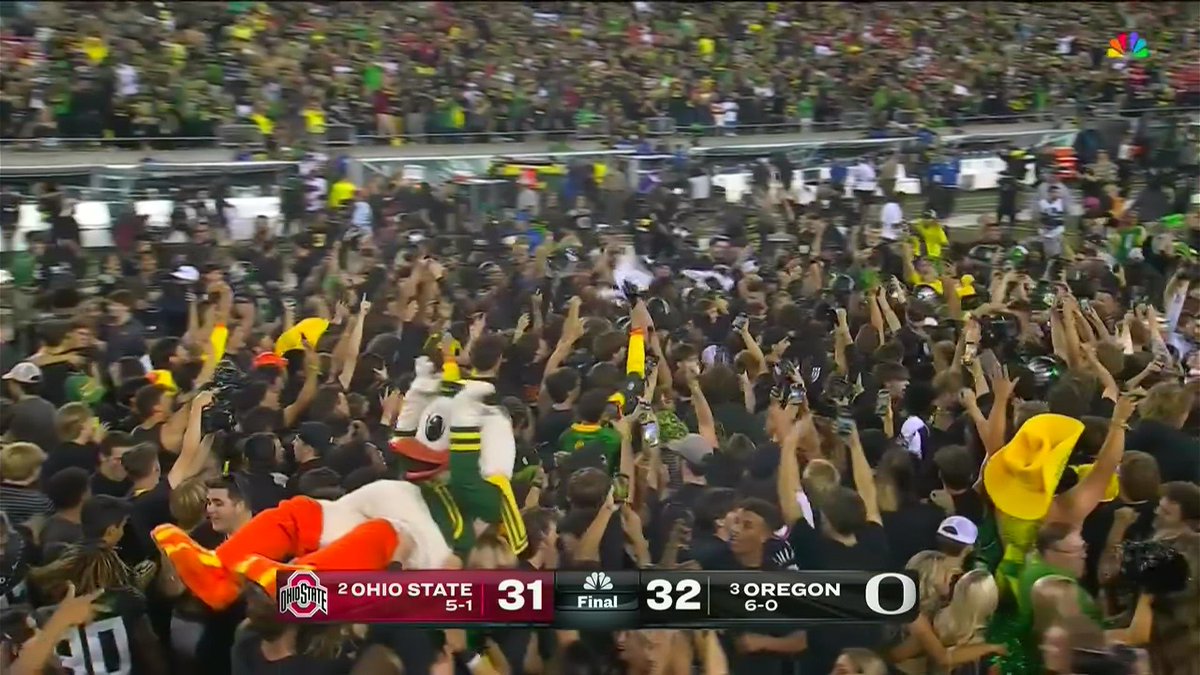 barstoolsports's tweet photo. Football guy https://t.co/KKeXvXJhLh