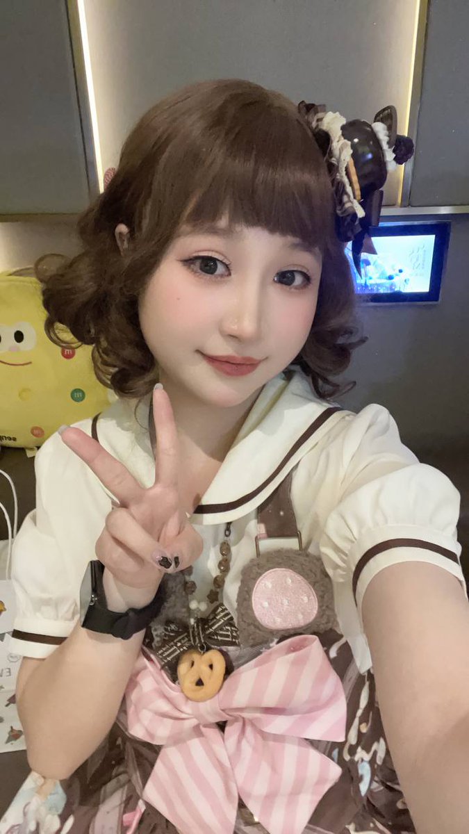 AliceAlinAl's tweet photo. 好看吗？#女友 #眼镜娘 #大学生 #美女 #少女 #Lolita系 #lolita #lolitagirl #lo娘 #汉服 #自拍 #可爱 #萌妹 #日系 #三坑 #ap #少萝 https://t.co/PwnyWjY2uB