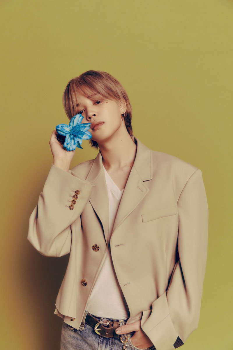 kamirudsl's tweet photo. Jiiimiinissshiiiii!!!
Happy birthday our Lachimolala 😘
please be careful and don't fall on the chair. We love you, my niece loves you so much 💜
@bts_bighit 

#HappyJiminDay
#lachimolala
#BTSisSeven https://t.co/GrcDxGsS1E