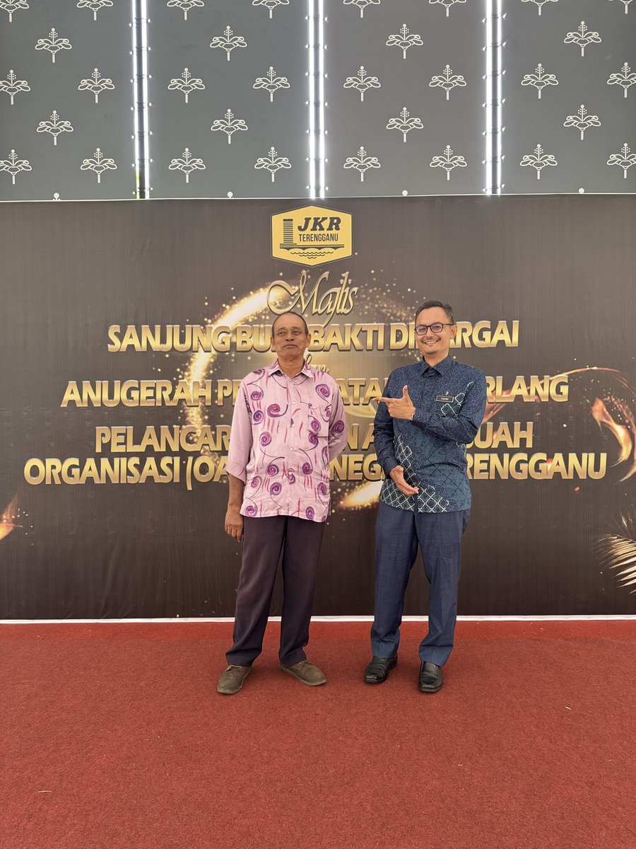 JKR Bangunan Terengganu (@jkrbangunantrg) on Twitter photo Tahniah juga diucapkan kepada pegawai yang dirai dan menerima anugerah perkhidmatan cemerlang (APC). Semoga terus cemerlang gemilang dan terbilang. <a href="/JKRTerengganu/">JKR Terengganu</a> <a href="/HasliJKR/">Hasli Ibrahim (Ir. Dr.)</a> <a href="/MFahmi2nd/">Nur Fahmi</a> <a href="/nm_baihaki/">n m baihaki</a> l Tahniah juga diucapkan kepada pegawai yang dirai dan menerima anugerah perkhidmatan cemerlang (APC). Semoga terus cemerlang gemilang dan terbilang. <a href="/JKRTerengganu/">JKR Terengganu</a> <a href="/HasliJKR/">Hasli Ibrahim (Ir. Dr.)</a> <a href="/MFahmi2nd/">Nur Fahmi</a> <a href="/nm_baihaki/">n m baihaki</a> l