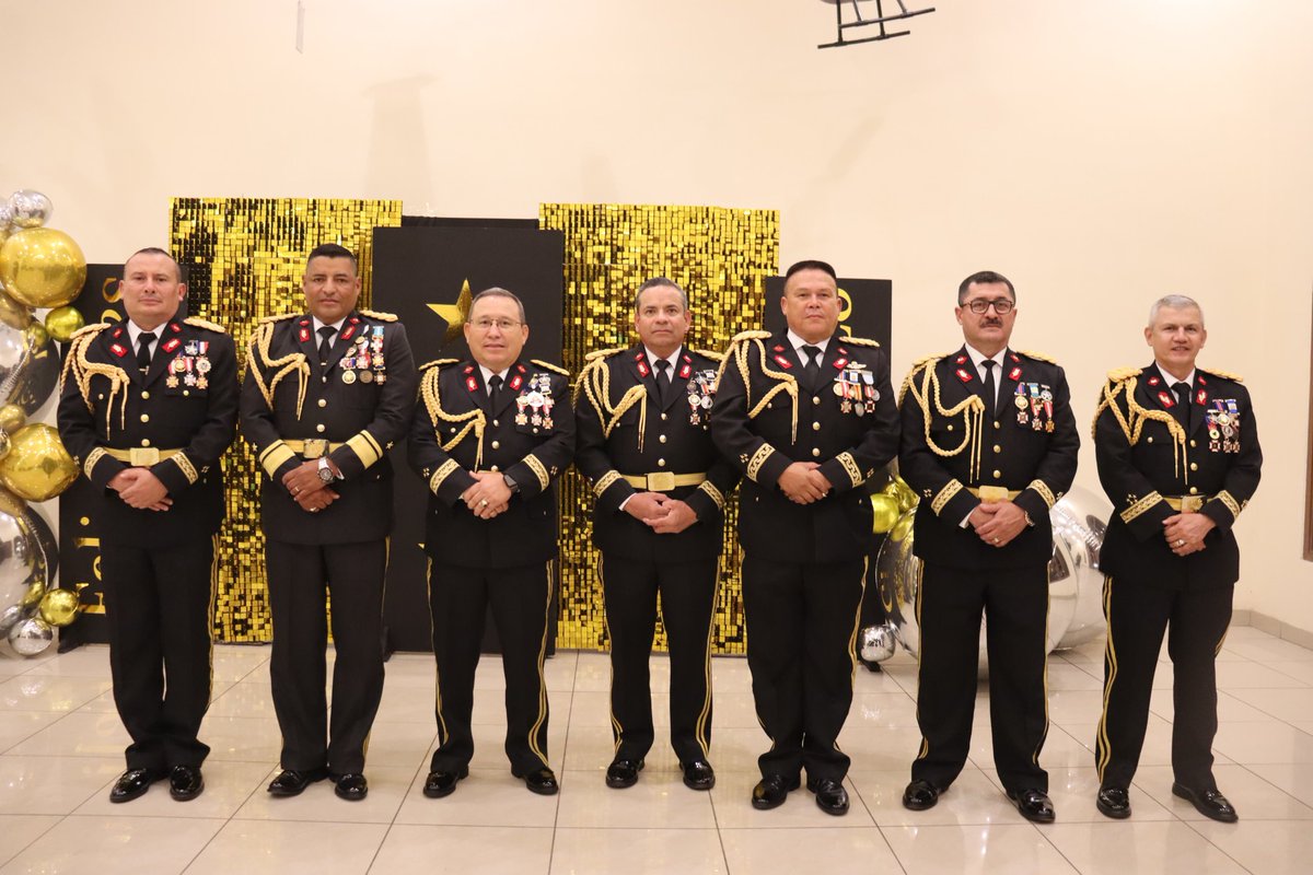 FuerzaNavalHND's tweet photo. El @ComandanteFNH, Contralmirante Austacil Hagarin Tomé Flores, participó en una cena en honor a los nuevos Generales de las @FFAAHN, ascendidos durante la ceremonia conmemorativa del natalicio del General Francisco Morazán Quezada. https://t.co/1R9dRSdPYv