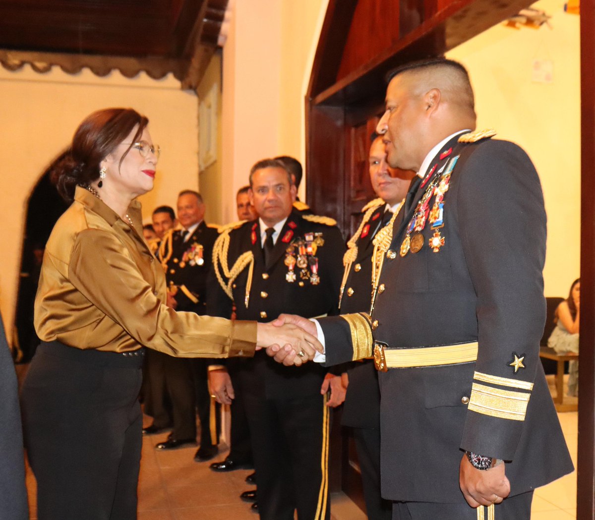 FuerzaNavalHND's tweet photo. El @ComandanteFNH, Contralmirante Austacil Hagarin Tomé Flores, participó en una cena en honor a los nuevos Generales de las @FFAAHN, ascendidos durante la ceremonia conmemorativa del natalicio del General Francisco Morazán Quezada. https://t.co/1R9dRSdPYv