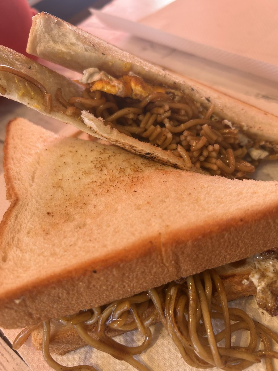 CutieBalloon1's tweet photo. 焼きそばのホットサンド🥪

楽し��営業中😊 https://t.co/EUe5U9VWOK