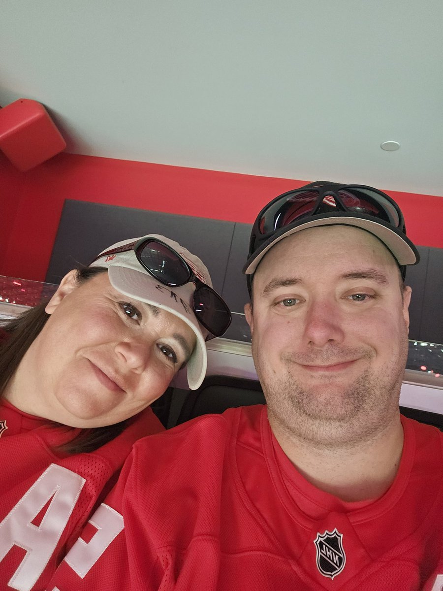 LordWalken's tweet image. Me and @StephaniFoster made the last second decision down to Detroit to see the @DetroitRedWings take on Nashville and take a 3-0 win! Got a few new signatures during the red carpet ceremony! Players Tyler Motte, and Justin Holl and Red Wings personality Carlye Johnston!!!