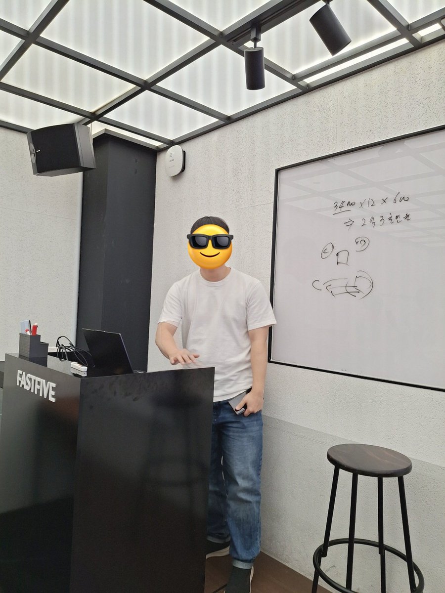 dev_usage's tweet image. 모교 학생들을 대상으로 한 세미나에 연사로 서게 되었습니다. 생각보다 많은 분들이 오셔서 당황(?)했는데... 비교적 최근에 경험한 취업과 면접 경험을 토대로 조금이나마 도움이 될만한 내용들을 담아봤어요. 다른 선배님들의 세션도 너무 유익해서 즐거운 시간이었습니다!