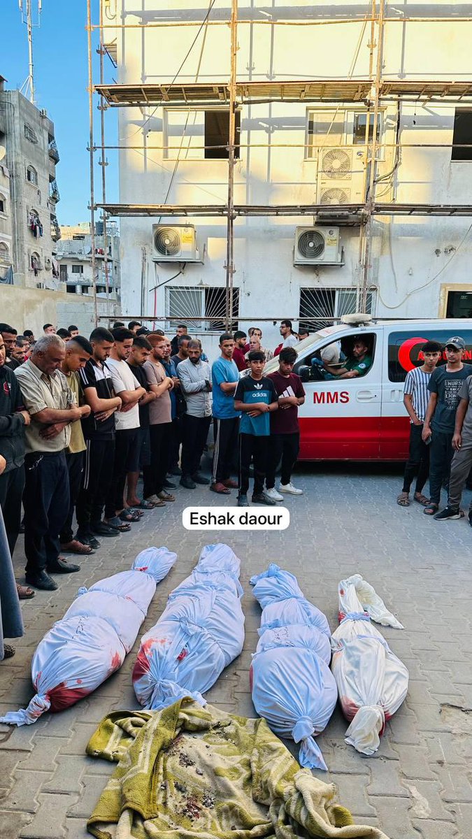 ChrisHu34451470's tweet photo. The Israeli occupation has targeted a home belonging to Al-Harsh family in Jabalia camp, northern Gaza Strip, killing at least 4 Palestinians and injured others. https://t.co/Itnv5ziPJU