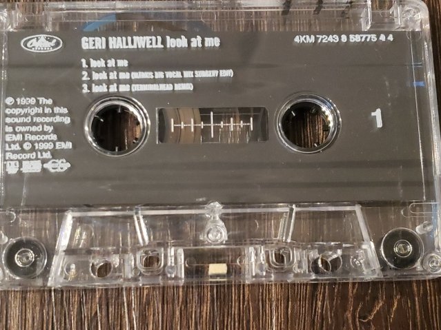 TIMEwarpedEBAY's tweet photo. #Withdrawn #GERIHALLIWELL #LOOKATME #unreleased #CassetteSingle on EBAY #spicegirls #gingerspice https://t.co/kF0LO0g3Ic https://t.co/LJaaOoeRv1
