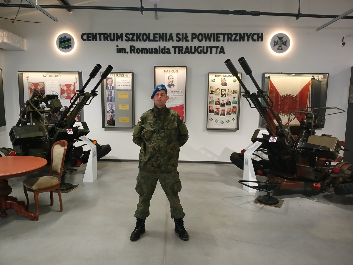 PKlejment's tweet image. Dziękuję za wyróżnienie. Dziekuję za możliwość powrotu po latach do mojej @CSSPKoszalin. To był dla mnie zaszczyt, że w czasie tych atrakcyjnych ćwiczeń, mogłem współpracować z zawodowymi profesjonalistami #7BOW i że jako rezerwista, przydać się jeszcze 🇵🇱 
@12Dywizja @WCR_Slupsk