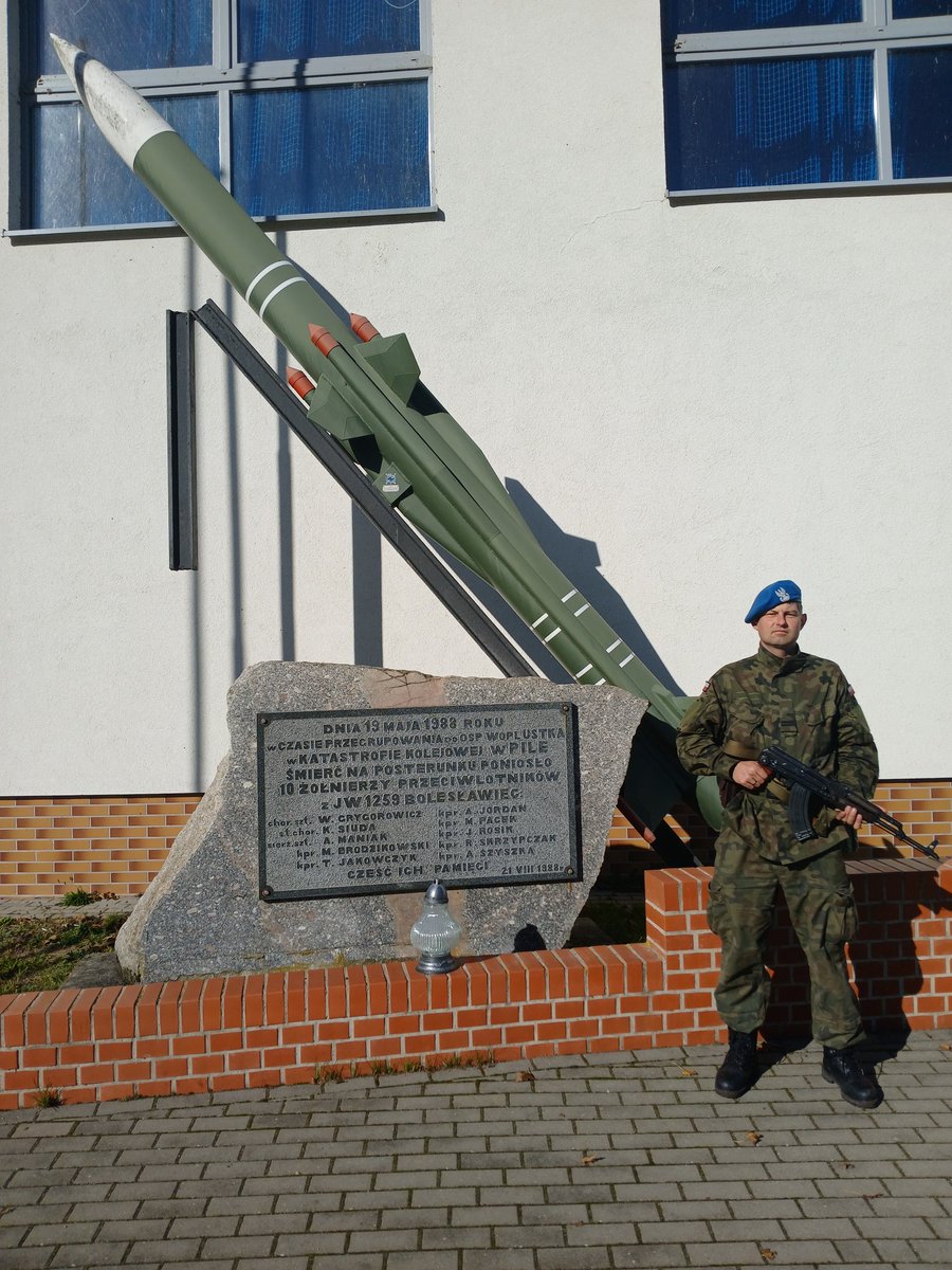 PKlejment's tweet image. Dziękuję za wyróżnienie. Dziekuję za możliwość powrotu po latach do mojej @CSSPKoszalin. To był dla mnie zaszczyt, że w czasie tych atrakcyjnych ćwiczeń, mogłem współpracować z zawodowymi profesjonalistami #7BOW i że jako rezerwista, przydać się jeszcze 🇵🇱 
@12Dywizja @WCR_Slupsk