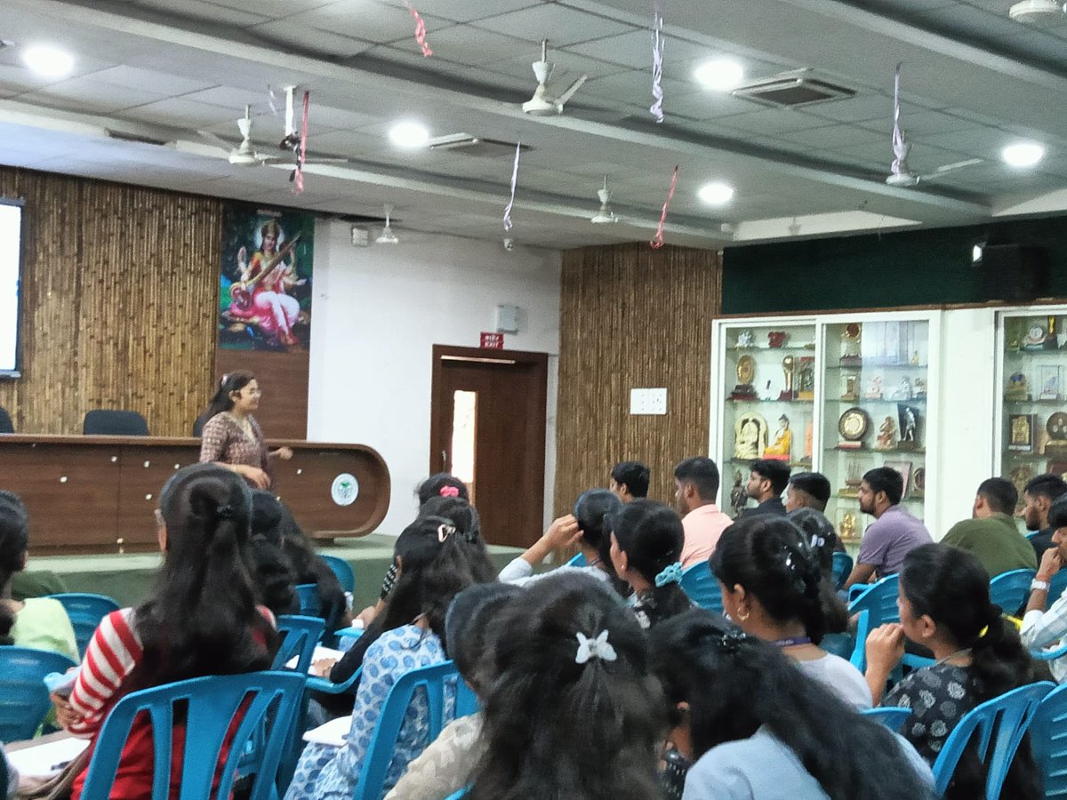 ritindia1983's tweet image. 🌟 Workshop Success! 🌟

The Computer Science and Engineering Department wrapped up a highly successful one-day workshop on Database Management Systems on 5th October 2024! 🙌

#WorkshopSuccess #DatabaseManagement #CSEDept #NoSQL #DataSecurity #HandsOnLearning #SkillDevelopment